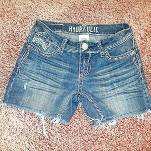 Hydraulic fringed shorts